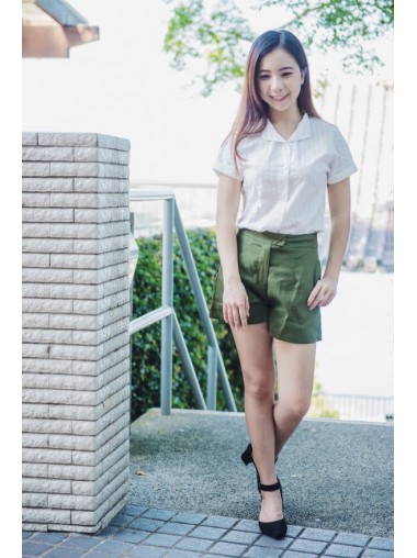 白色恤衫軍綠短褲套裝